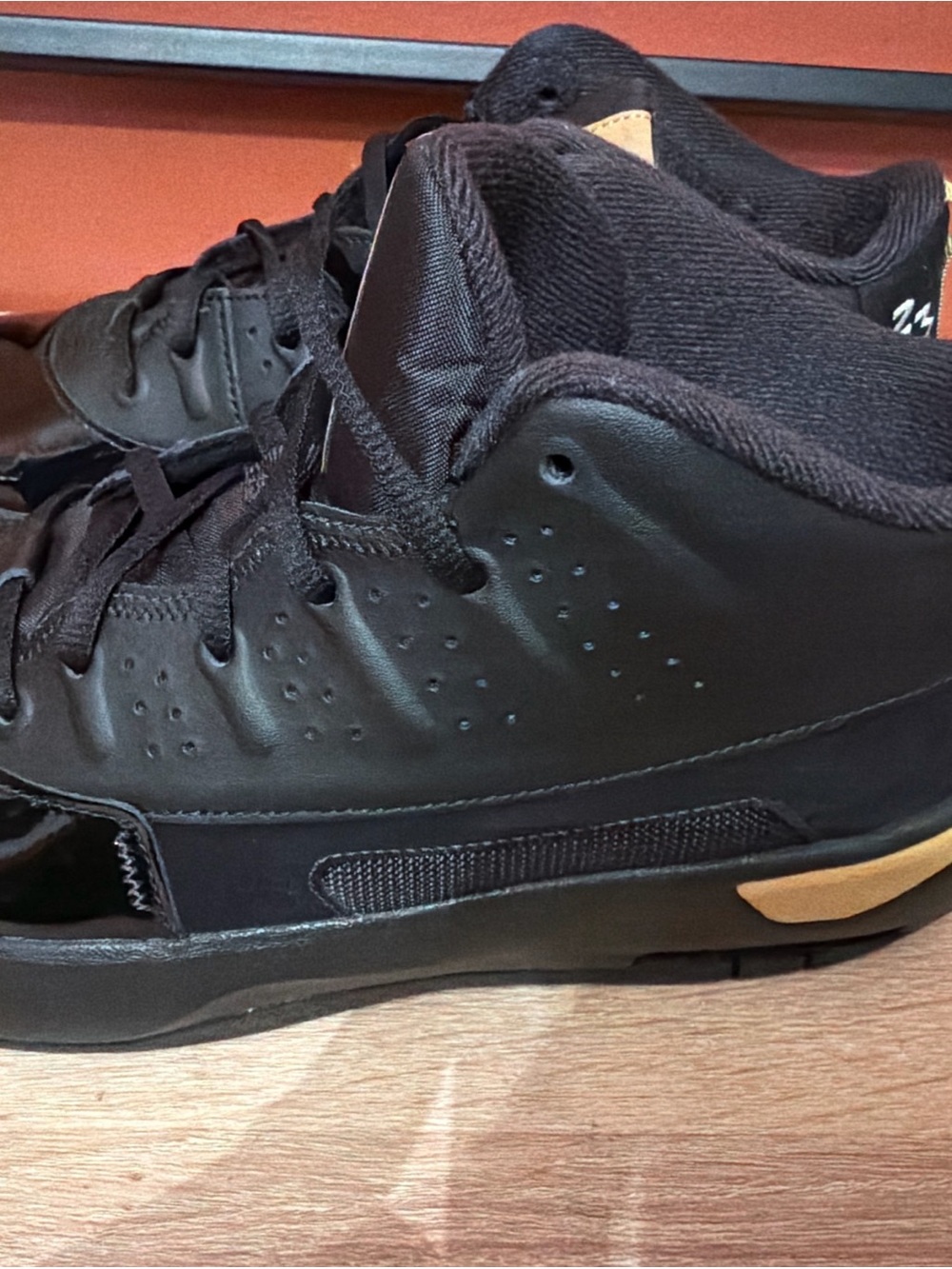 Jordan Max Aura 7 Black And Gold HQ2089-007 Size 6Y/ 7.5 Boys New No Box - Picture 4 of 8
